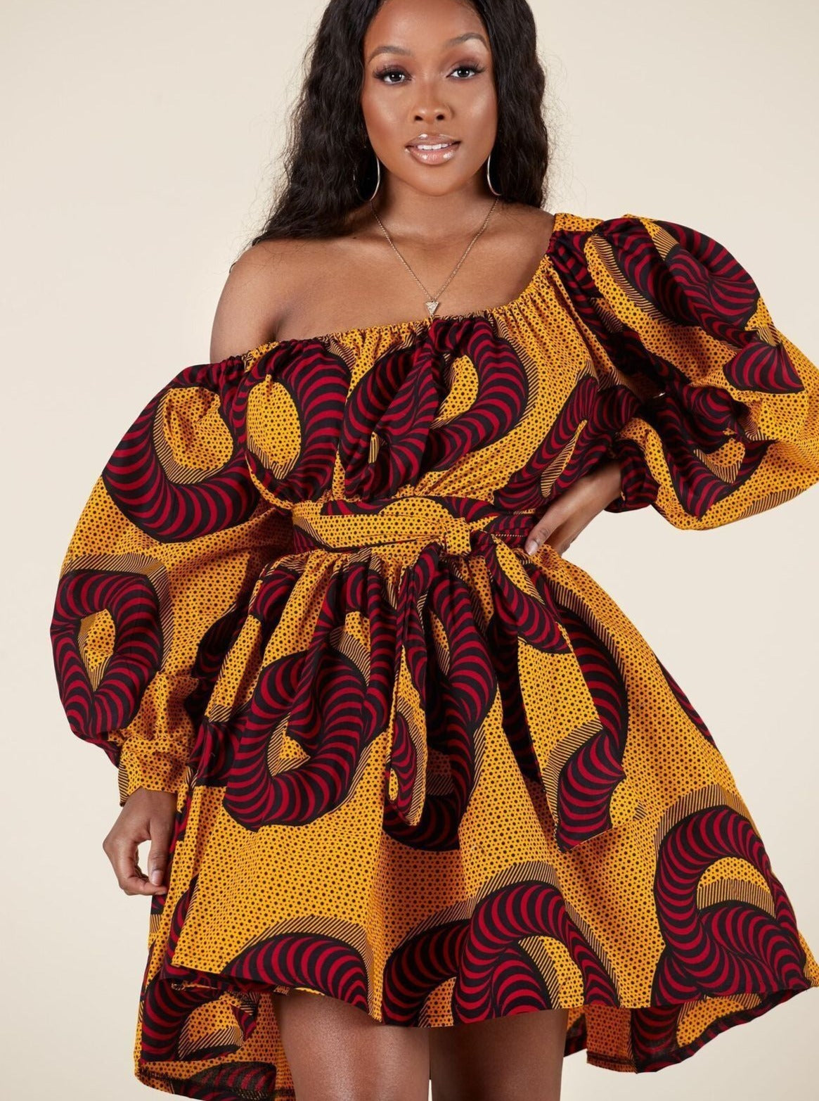 Off Shoulder Lange Mouw Abstract Bedrukte Uitlopende Jurk