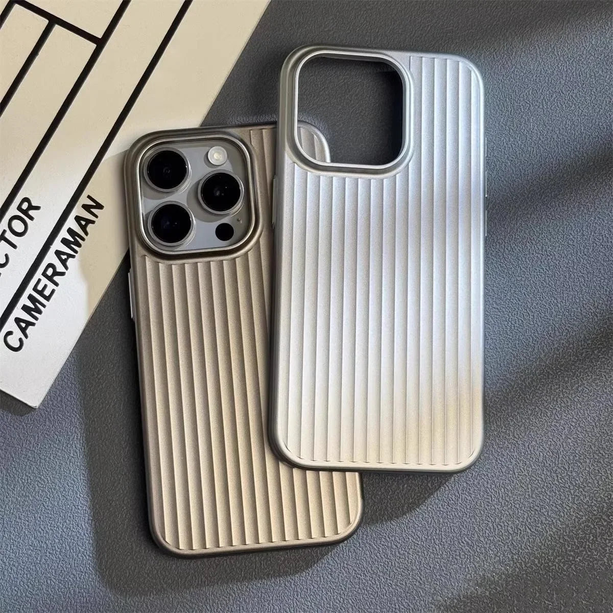 Shieldskin iPhone Hoes | Telefoonhoesje | Valbestendige titanium-look hoes voor iPhone modellen