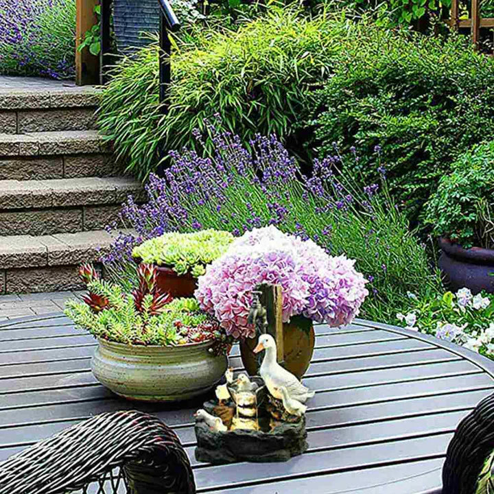 QuackHaven Eendenfamilie Fontein - Decoratieve en Rustgevende Tuinversiering - Lichtgewicht en Ideaal voor Buiten