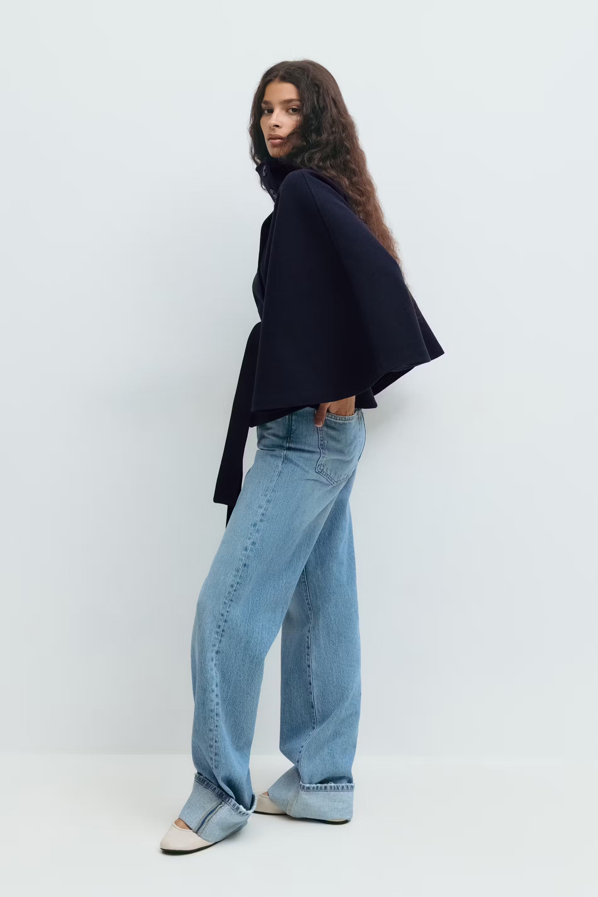 Loreza Capejas | Elegante Damesjas met Ceintuur & Hoge Kraag