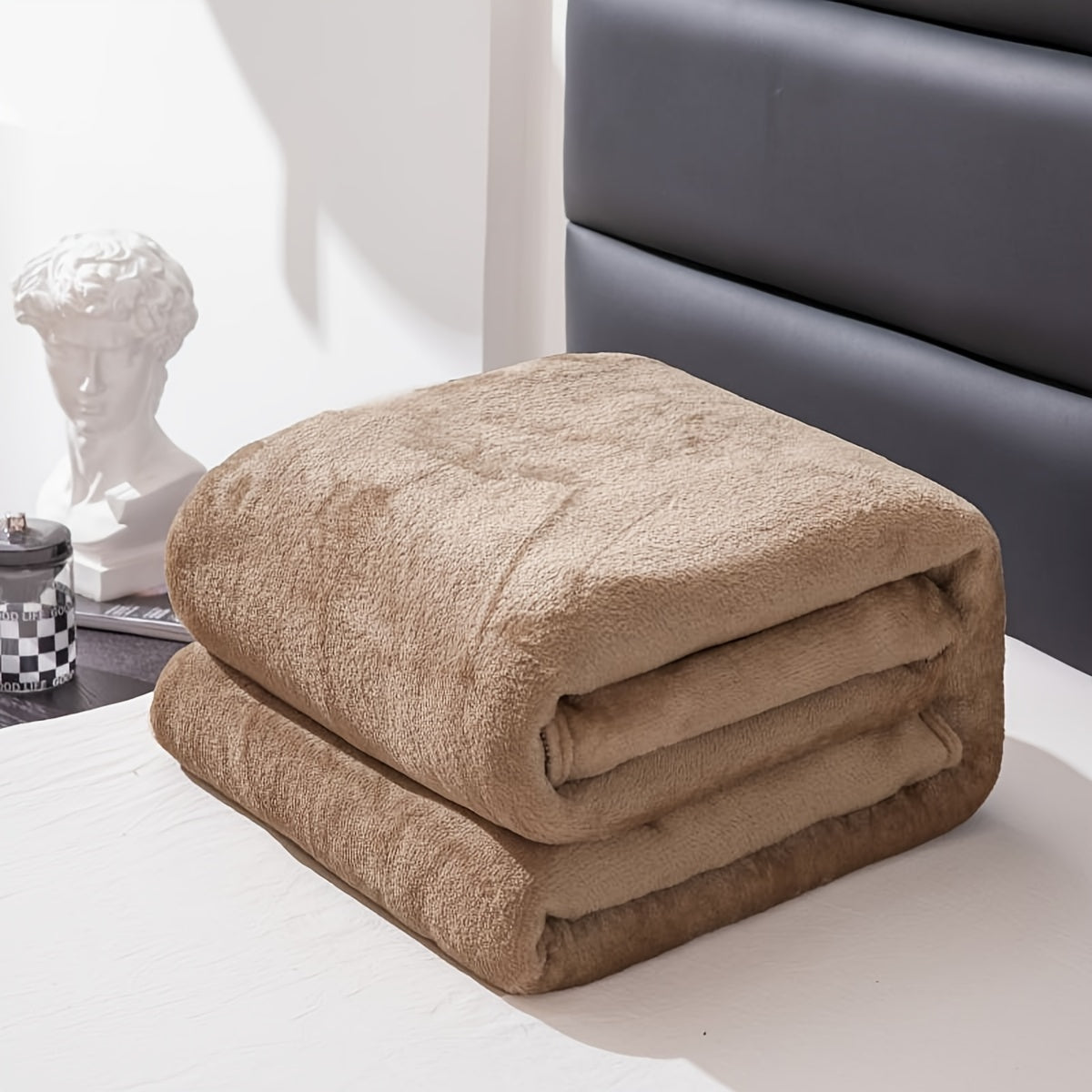 Flannel Blanket | Soft and warm - Ideal for couch, bed, office and travel - Suitable for all seasons