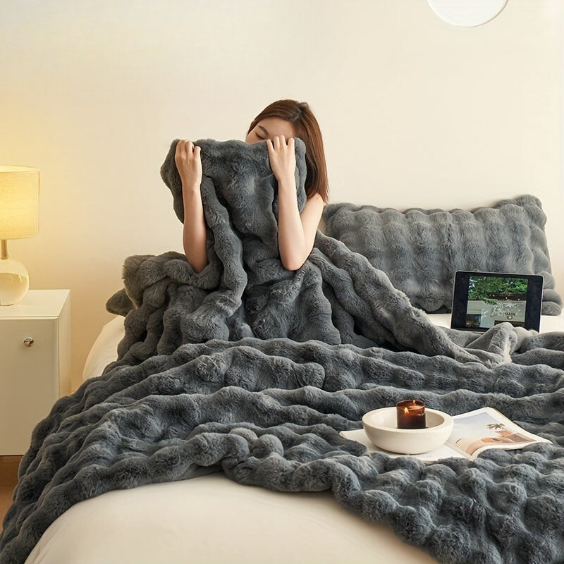 Double-sided Faux Rabbit Fleece Blanket | Soft Warm Blanket - Multifunctional for Bedroom, Sofa and Travel - For All Seasons