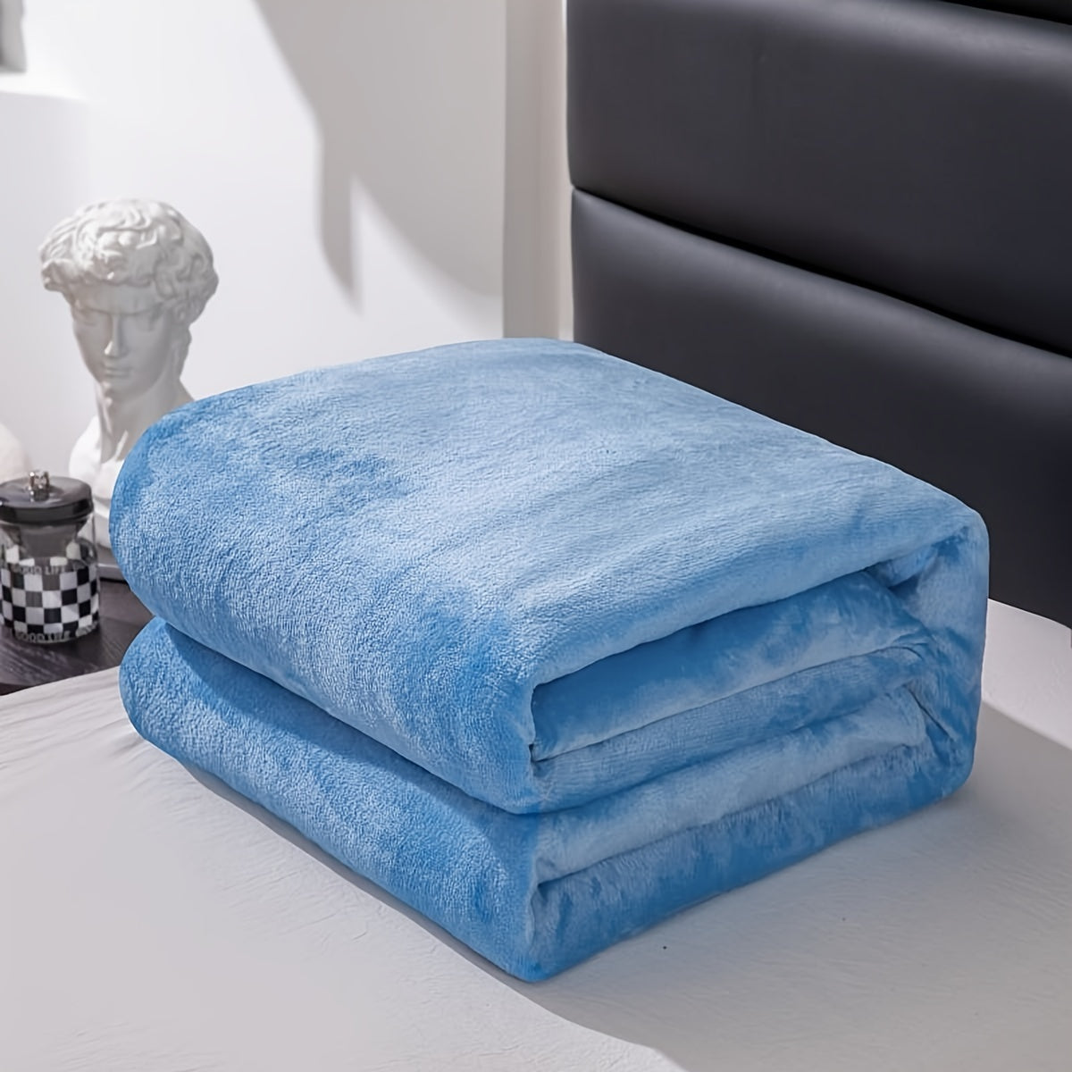 Flannel Blanket | Soft and warm - Ideal for couch, bed, office and travel - Suitable for all seasons