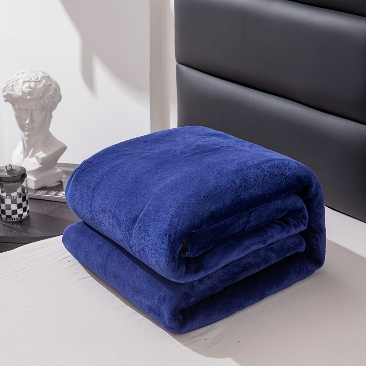 Flannel Blanket | Soft and warm - Ideal for couch, bed, office and travel - Suitable for all seasons