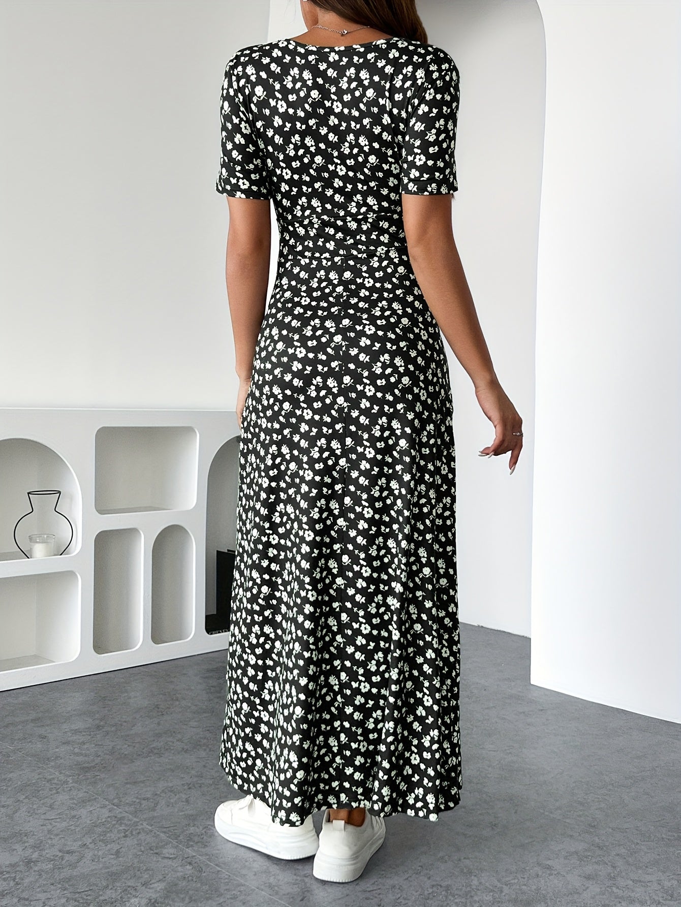 Visconte | Dames Jurk | Polyester, bloemenprint, V-hals, losse pasvorm, elegante zomer jurk