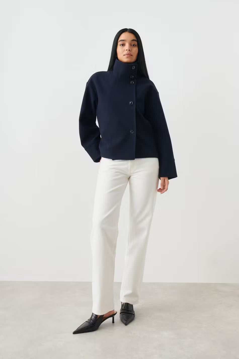 Chique Korte Damesjas voor Herfst – Elegante Kraag en Knoopsluiting, Perfect voor Laagjes, Verkrijgbaar in Meerdere Kleuren