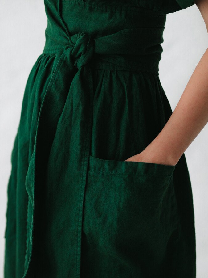 Linnen wikkeljurk met tailleceintuur