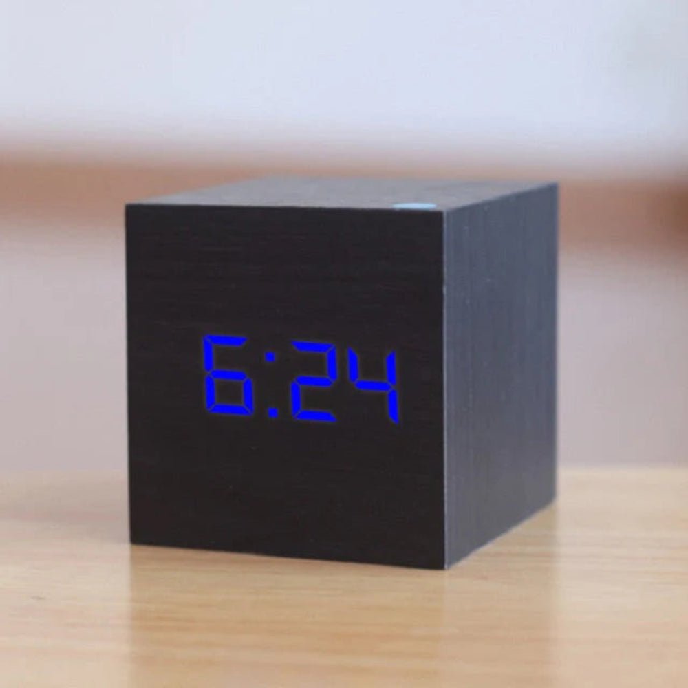 Minimalistische Digitale Wekker met Tijd, Datum en Temperatuur – Compacte Kubusvorm met Verstelbare Helderheid