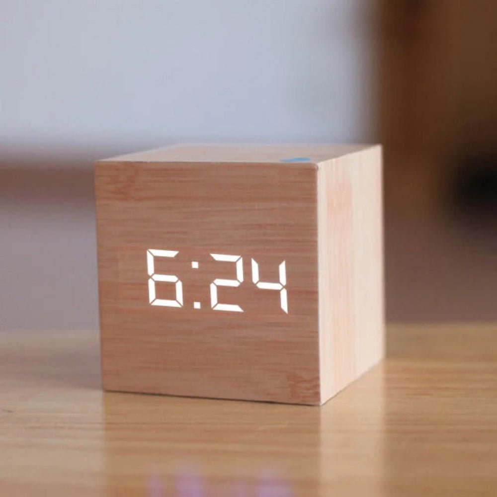 Minimalistische Digitale Wekker met Tijd, Datum en Temperatuur – Compacte Kubusvorm met Verstelbare Helderheid