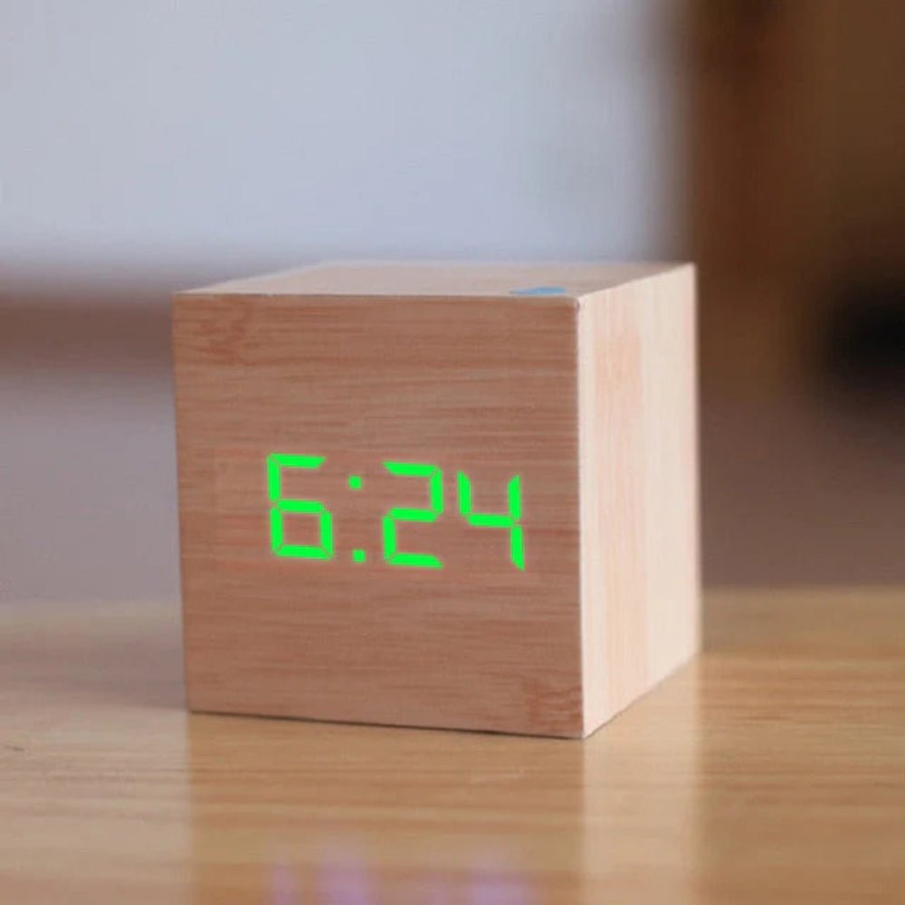 Minimalistische Digitale Wekker met Tijd, Datum en Temperatuur – Compacte Kubusvorm met Verstelbare Helderheid