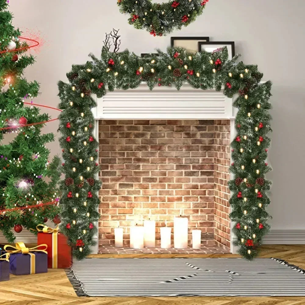 LED Kerst Guirlande met Dennennaalden en Rode Bessen - Klassieke Decoratie voor Trap, Deur of Feestlocaties
