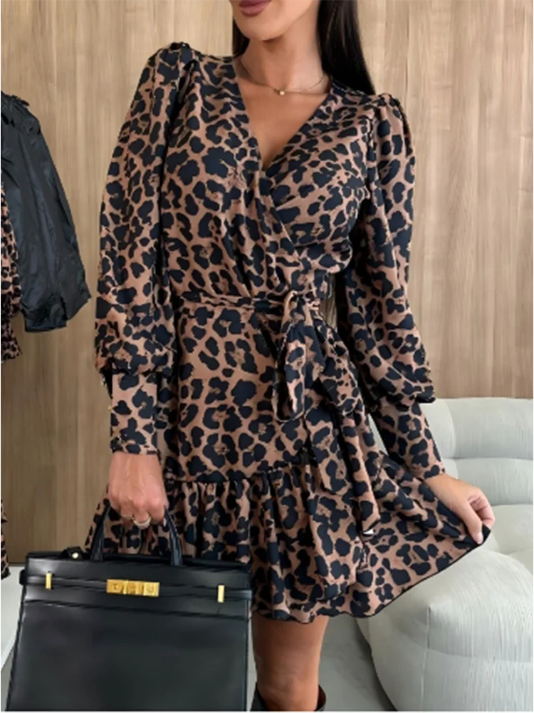 Luipaard Print Jurk | Slimfit | Bubbel Mouwen - Sexy V-hals - Voor Trendy Dagen en Avondlooks