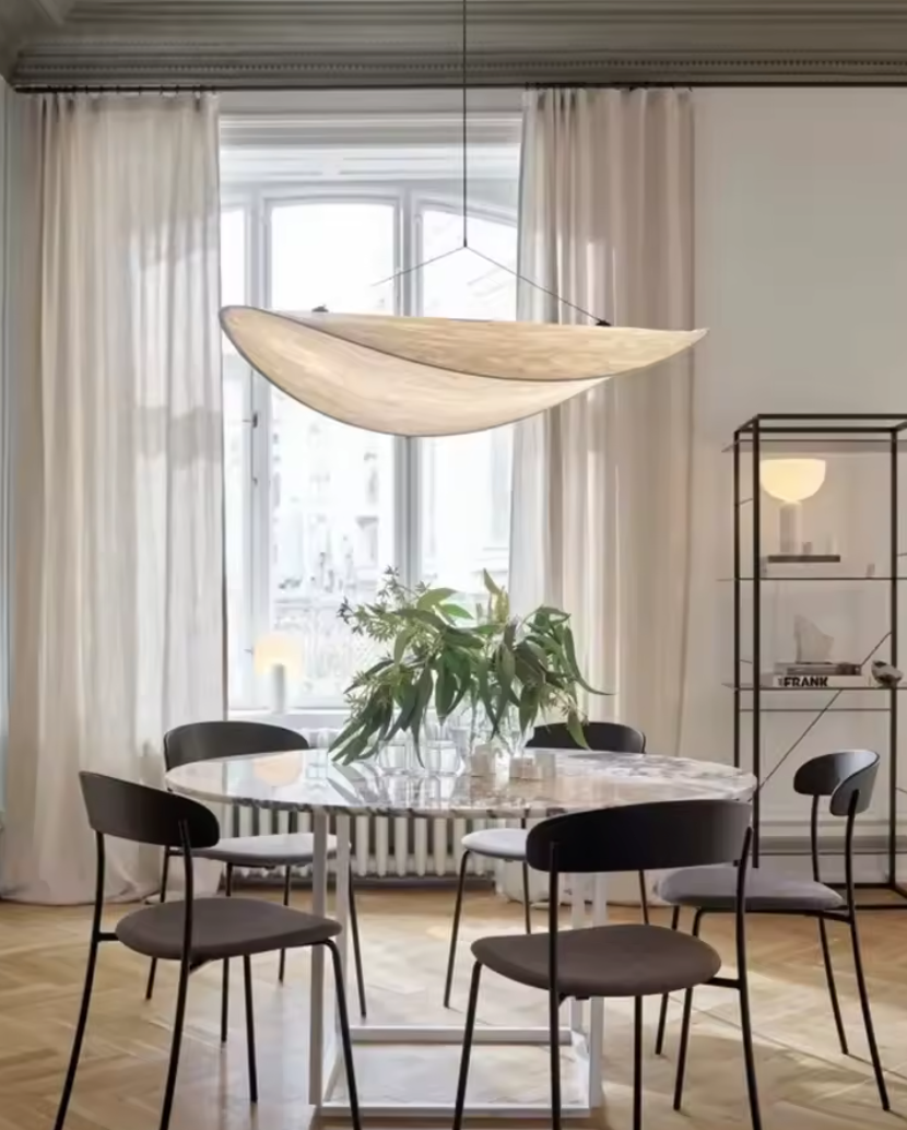 Japandi Stijl Lamp | Luxe Zijden Stoffen | Zachte Warme Gloed | Elegante Moderne Uitstraling | Milieuvriendelijk en Duurzaam | Geschikt voor Woonkamer, Slaapkamer, Eetkamer, Keuken | Vervangbare LED-verlichting