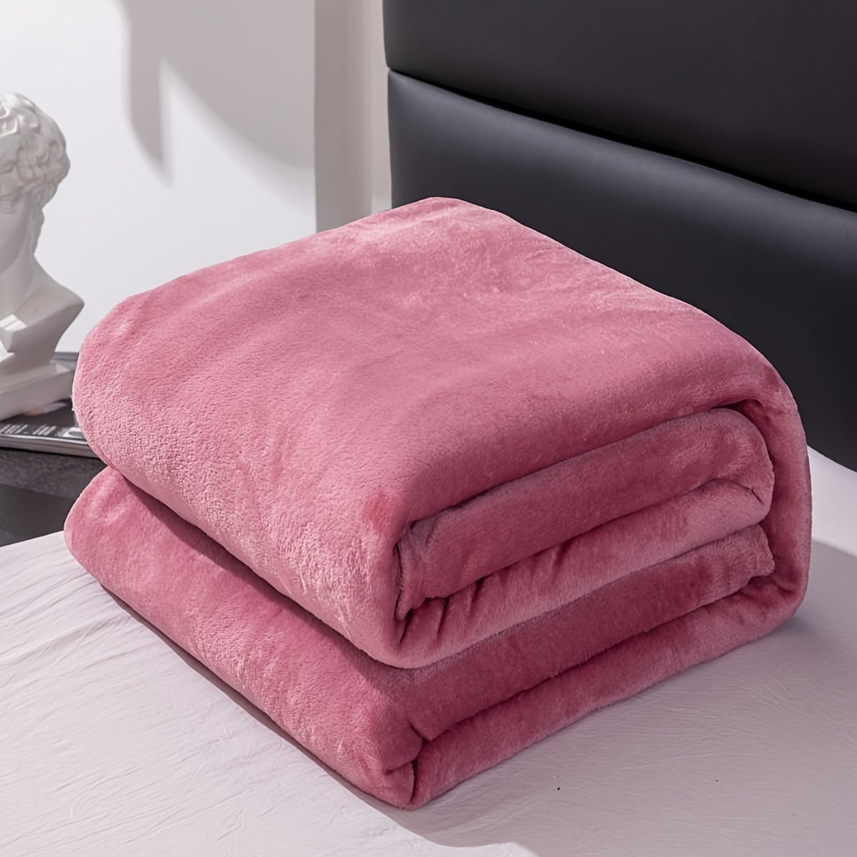 Flannel Blanket | Soft and warm - Ideal for couch, bed, office and travel - Suitable for all seasons