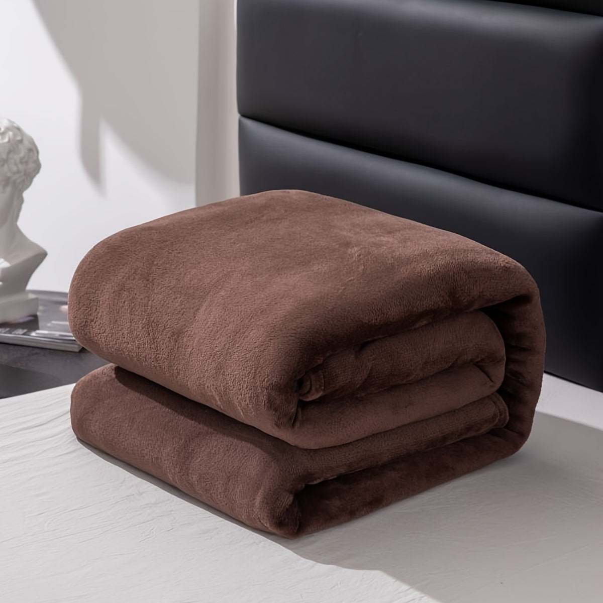 Flannel Blanket | Soft and warm - Ideal for couch, bed, office and travel - Suitable for all seasons
