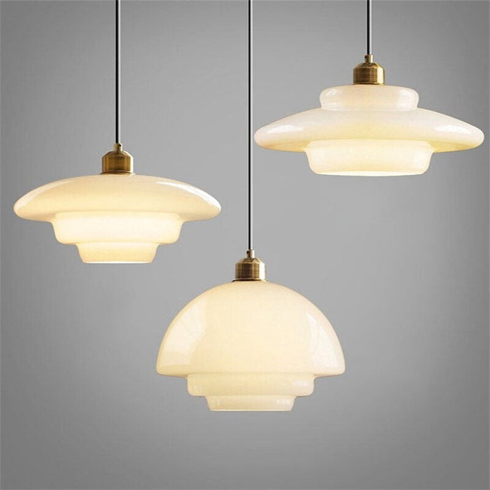 Melkwitte Glazen Hanglamp | Mid-Century Modern Design | Diameter Variaties | Verstelbare Ophanglengte | Glas en Messing | Geschikt voor 110V-120V | Elegant Statement Stuk voor Interieur