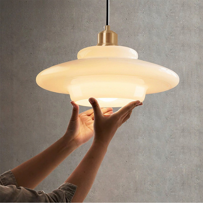 Melkwitte Glazen Hanglamp | Mid-Century Modern Design | Diameter Variaties | Verstelbare Ophanglengte | Glas en Messing | Geschikt voor 110V-120V | Elegant Statement Stuk voor Interieur