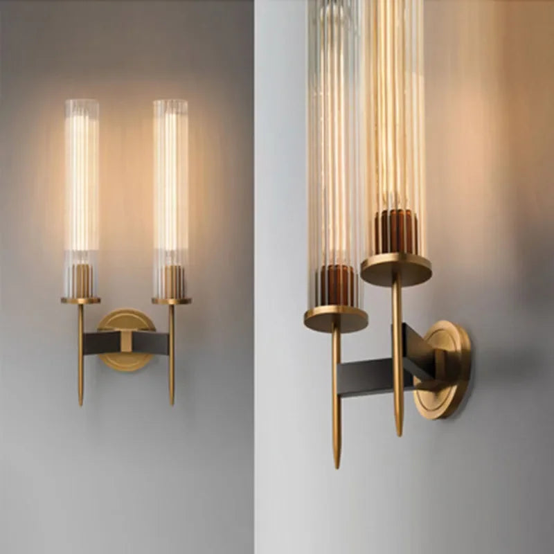 KopraLux – Moderne Wandlamp – Met Geribbeld Glas en Warme Koperen Afwerking