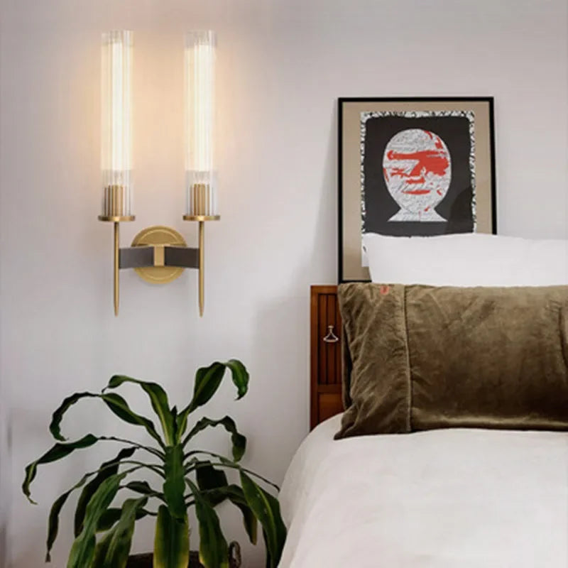 KopraLux – Moderne Wandlamp – Met Geribbeld Glas en Warme Koperen Afwerking