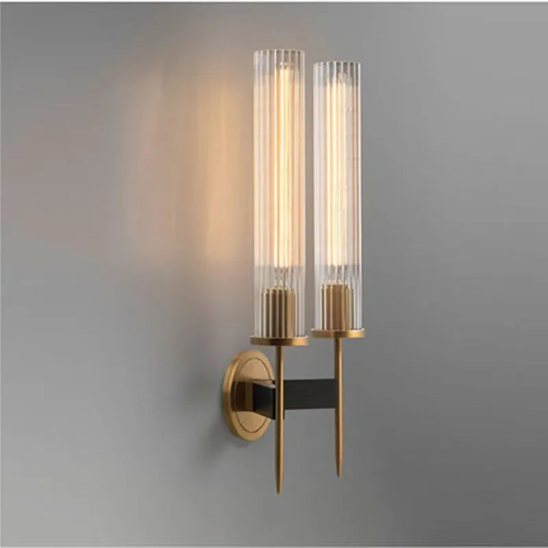 KopraLux – Moderne Wandlamp – Met Geribbeld Glas en Warme Koperen Afwerking