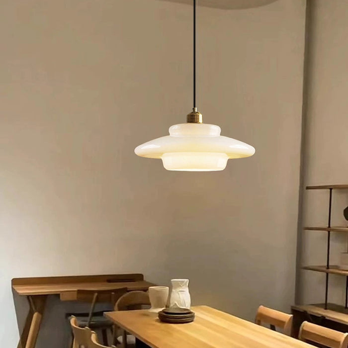 Melkwitte Glazen Hanglamp | Mid-Century Modern Design | Diameter Variaties | Verstelbare Ophanglengte | Glas en Messing | Geschikt voor 110V-120V | Elegant Statement Stuk voor Interieur