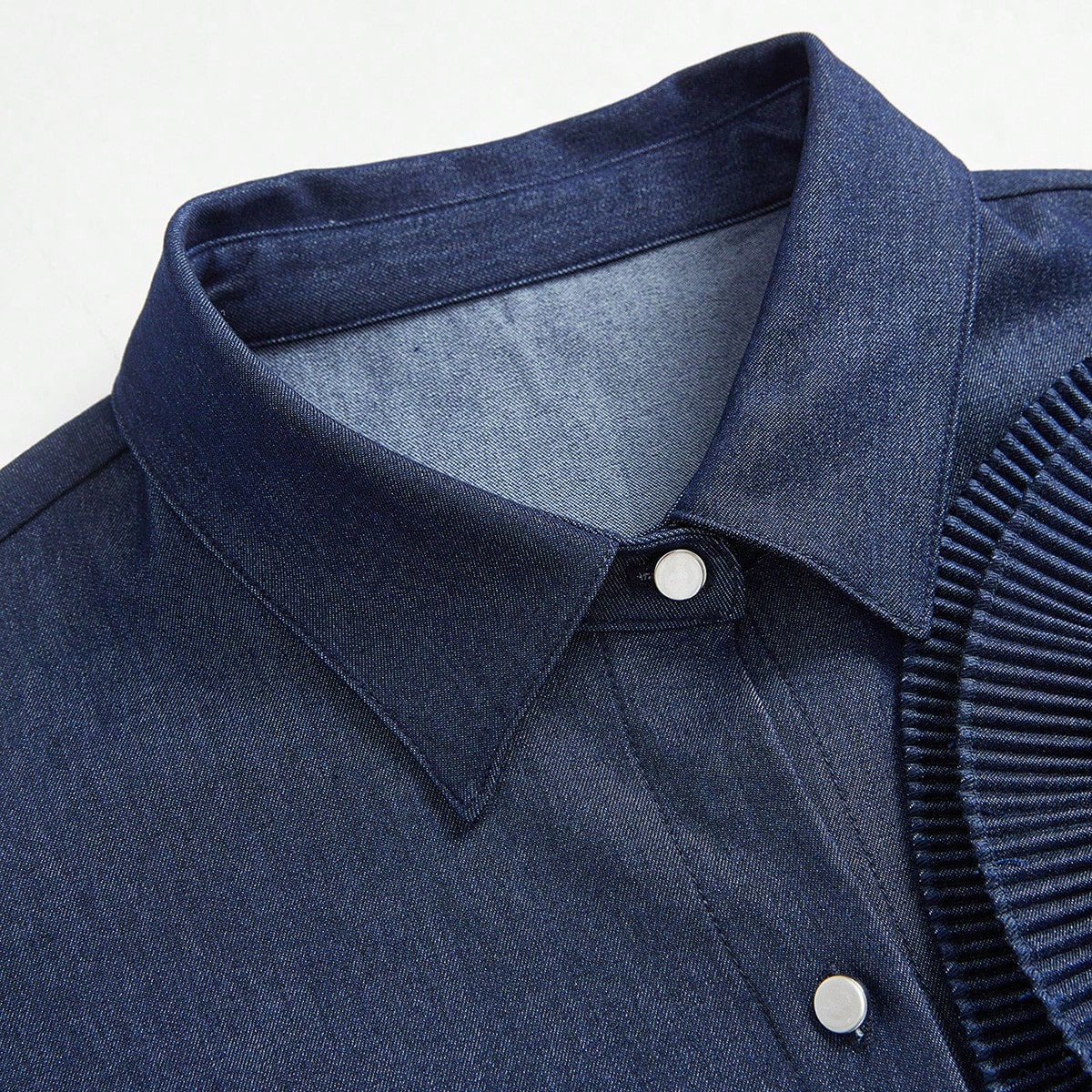 Denim Blouse met Bloem Detail | Damesblouses | Unieke en Artistieke Casual Outfit