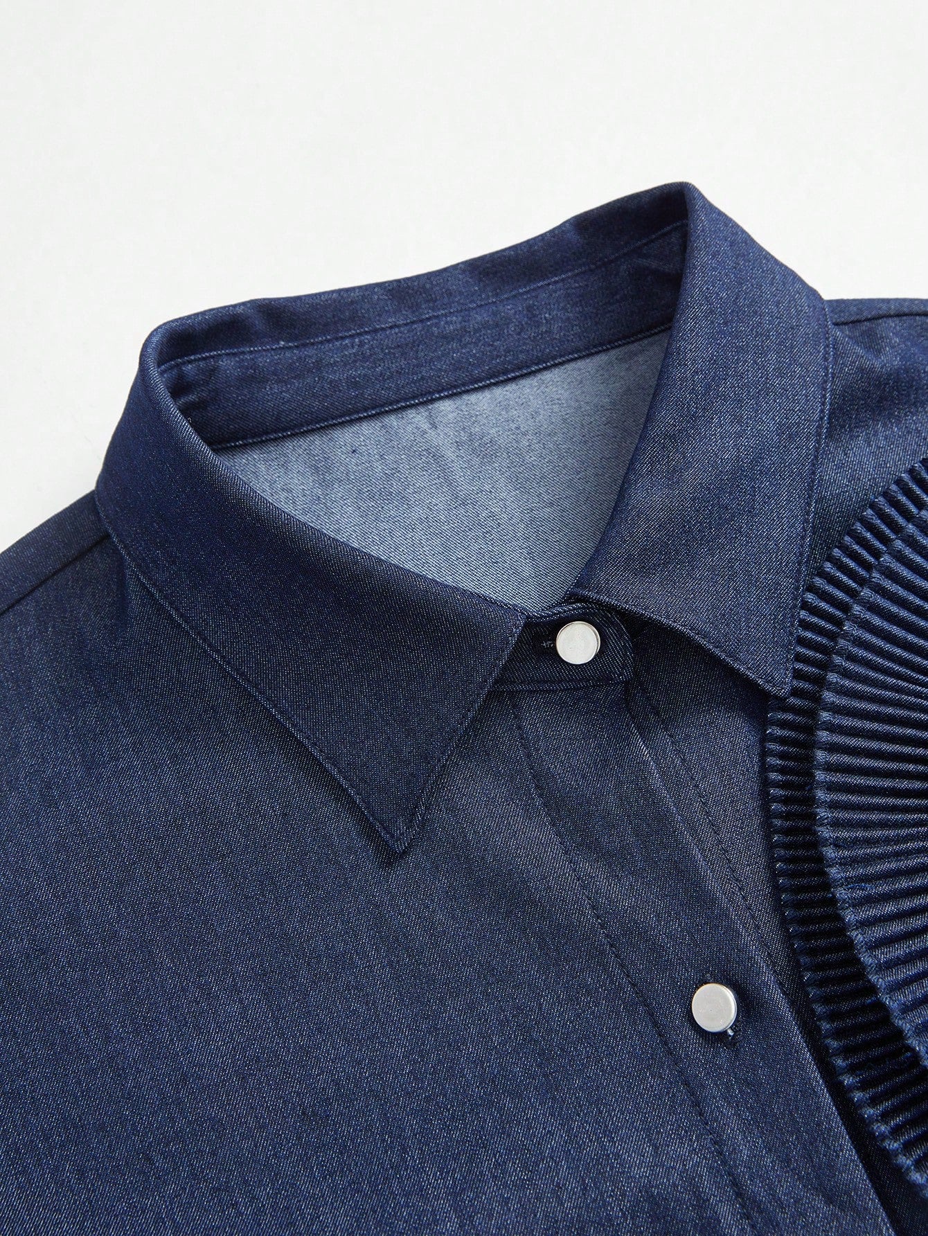 Denim Blouse met Bloem Detail | Damesblouses | Unieke en Artistieke Casual Outfit