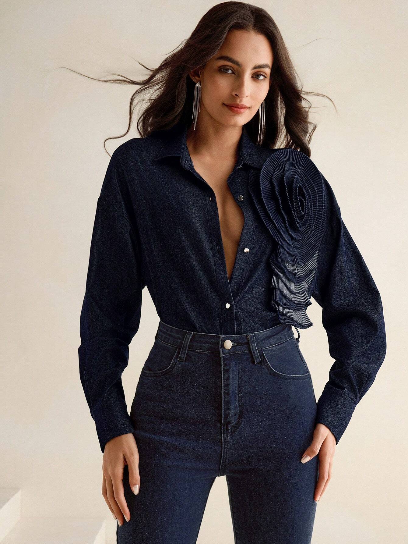 Denim Blouse met Bloem Detail | Damesblouses | Unieke en Artistieke Casual Outfit