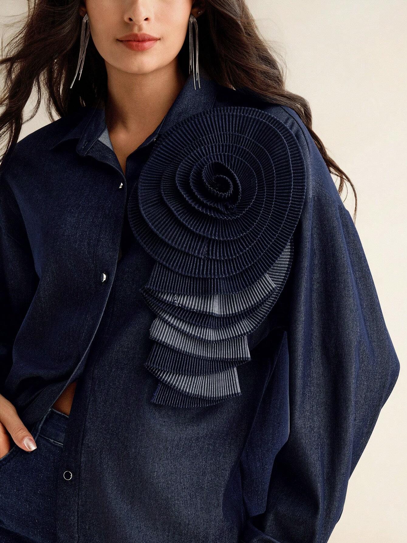 Denim Blouse met Bloem Detail | Damesblouses | Unieke en Artistieke Casual Outfit