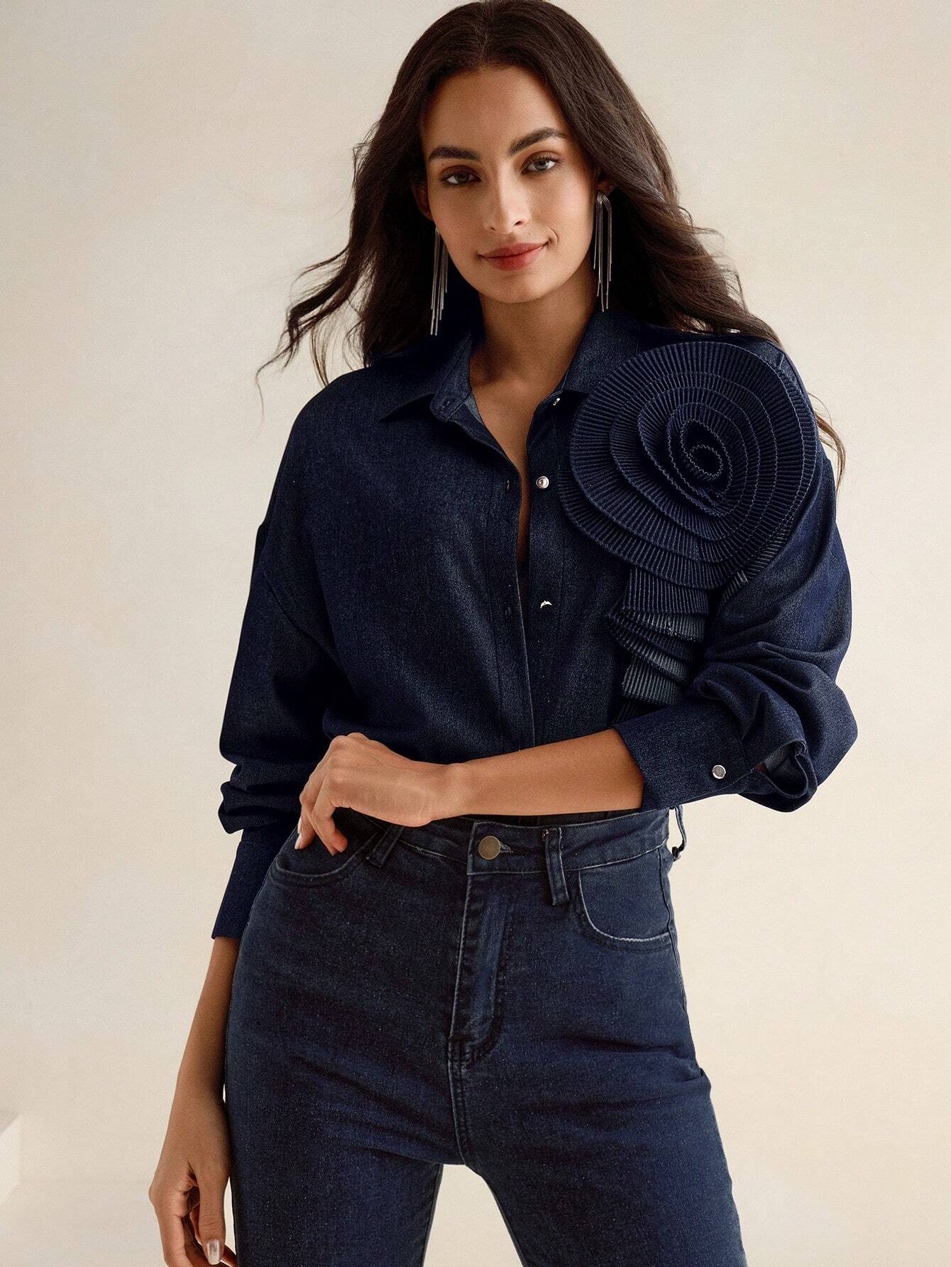Denim Blouse met Bloem Detail | Damesblouses | Unieke en Artistieke Casual Outfit