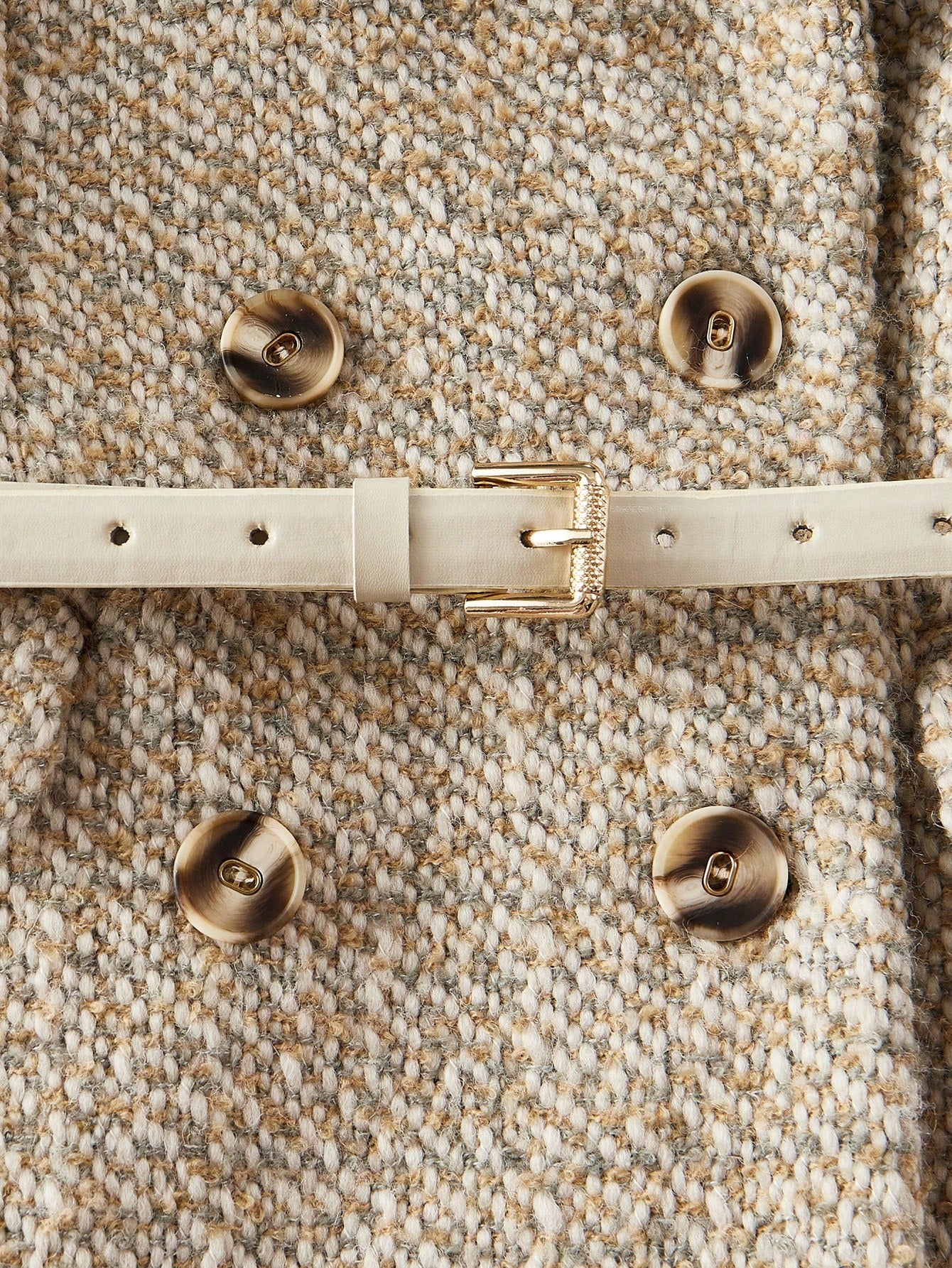 Dubbelrijige Blazer met Gespriem | Damespakken | Klassiek Tweedelig Pak met Modern Detail