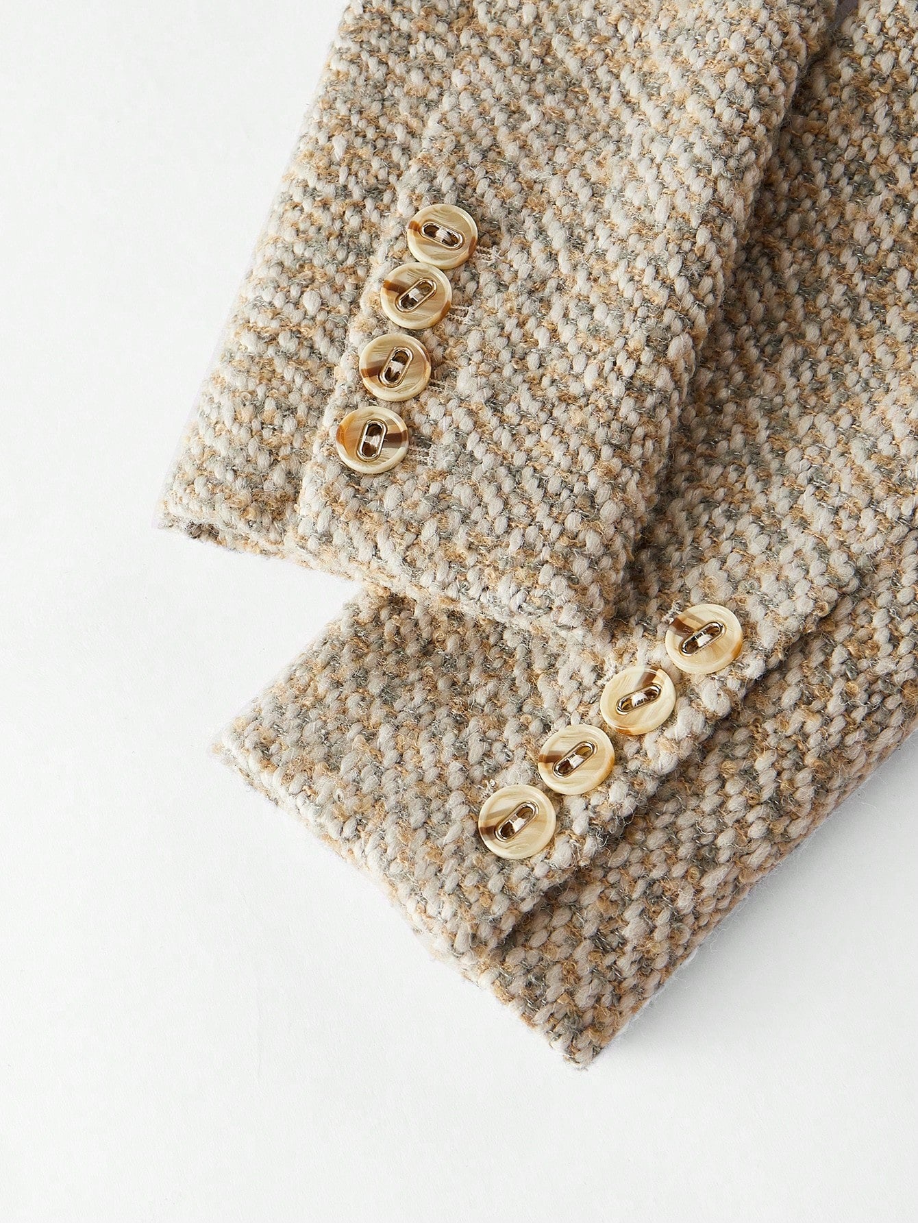 Dubbelrijige Blazer met Gespriem | Damespakken | Klassiek Tweedelig Pak met Modern Detail