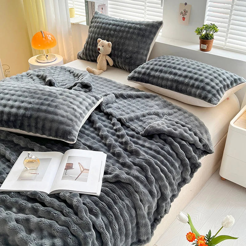 Cozyna Fleece Plaid met Bolletjesstructuur - Zachte Koraalfleece Deken voor Bank en Bed - Warme Knuffeldeken in 4 Maten en 4 Kleuren