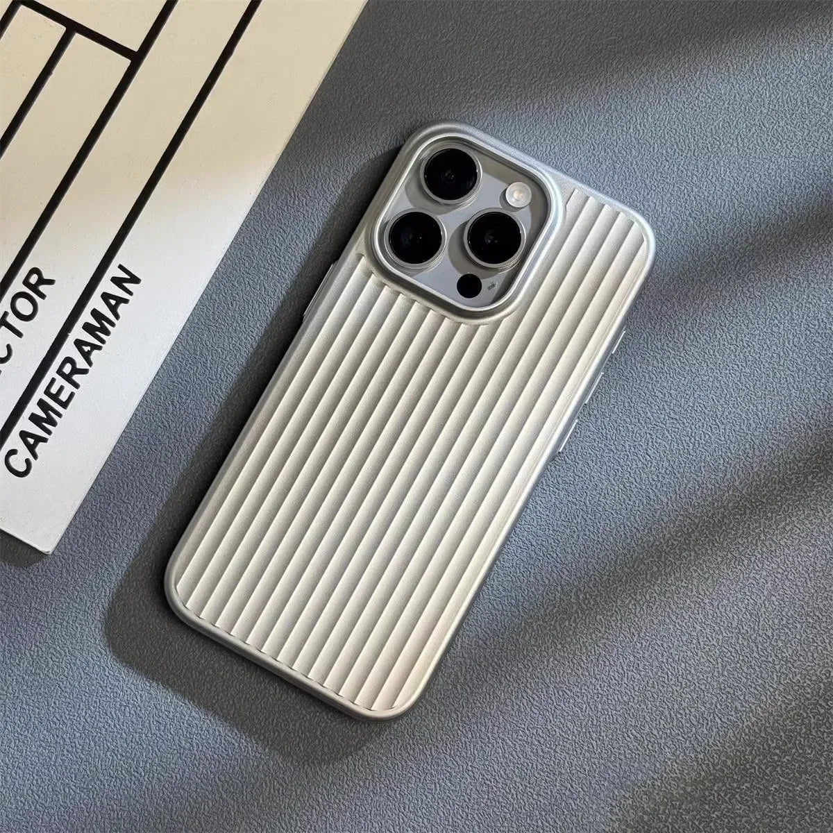 Shieldskin iPhone Hoes | Telefoonhoesje | Valbestendige titanium-look hoes voor iPhone modellen