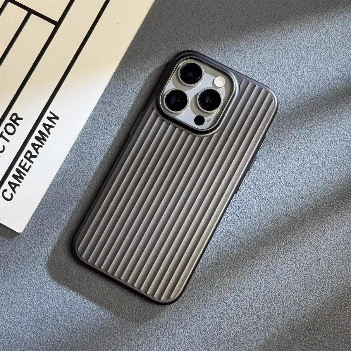 Shieldskin iPhone Hoes | Telefoonhoesje | Valbestendige titanium-look hoes voor iPhone modellen