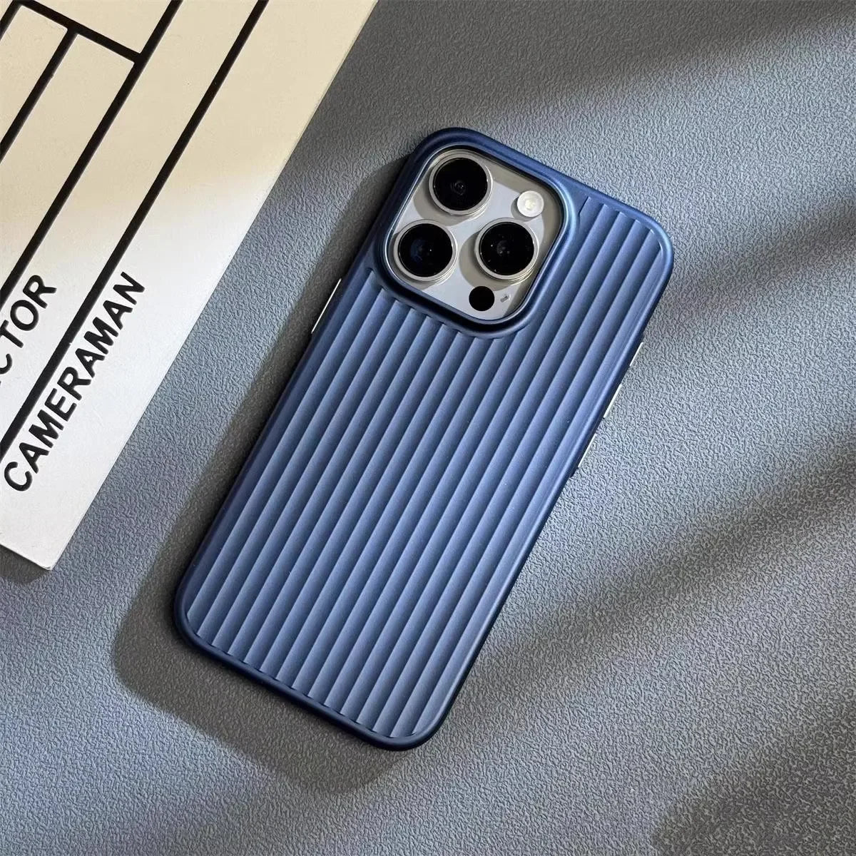 Shieldskin iPhone Hoes | Telefoonhoesje | Valbestendige titanium-look hoes voor iPhone modellen