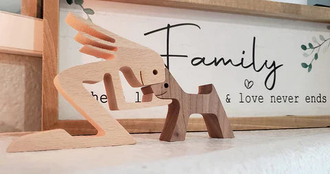 DogLove | Handgemaakt Houten Hondenliefde Sculptuur | Hond en Mens | Hondenbeeldje