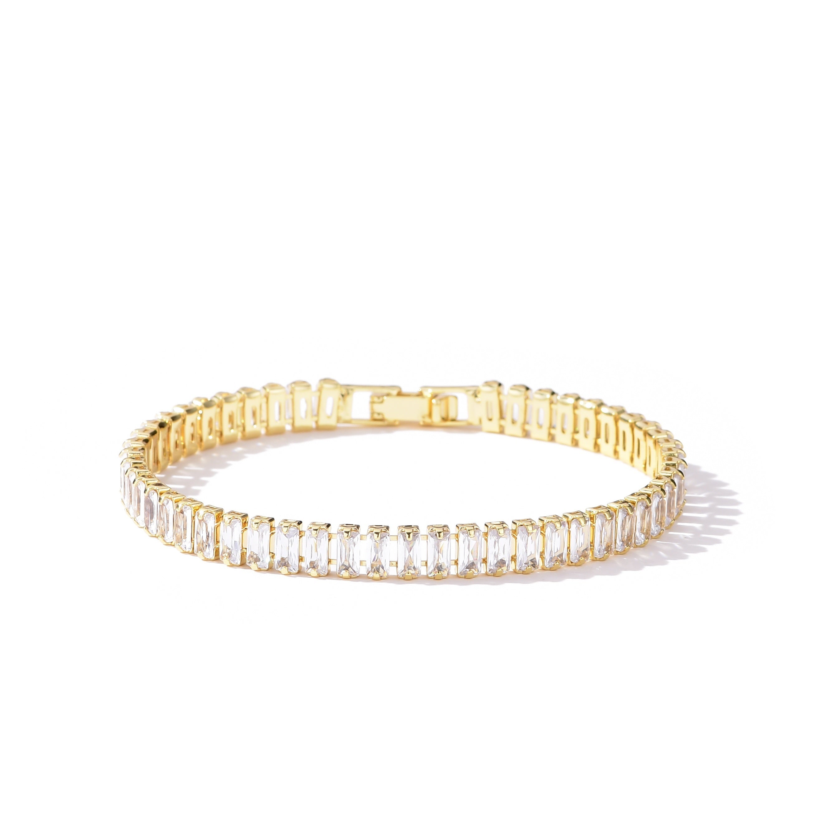 Cubic Luxe | Luxe Tennis Armband Met Zirconia | Vierkant en Rechthoekig Design - Perfect Cadeau Voor Vakantie of Feest