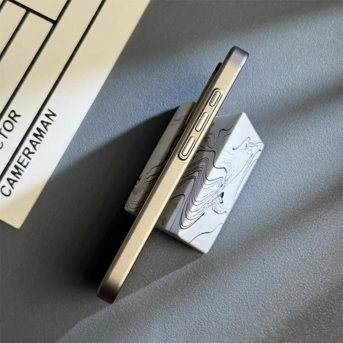 Shieldskin iPhone Hoes | Telefoonhoesje | Valbestendige titanium-look hoes voor iPhone modellen