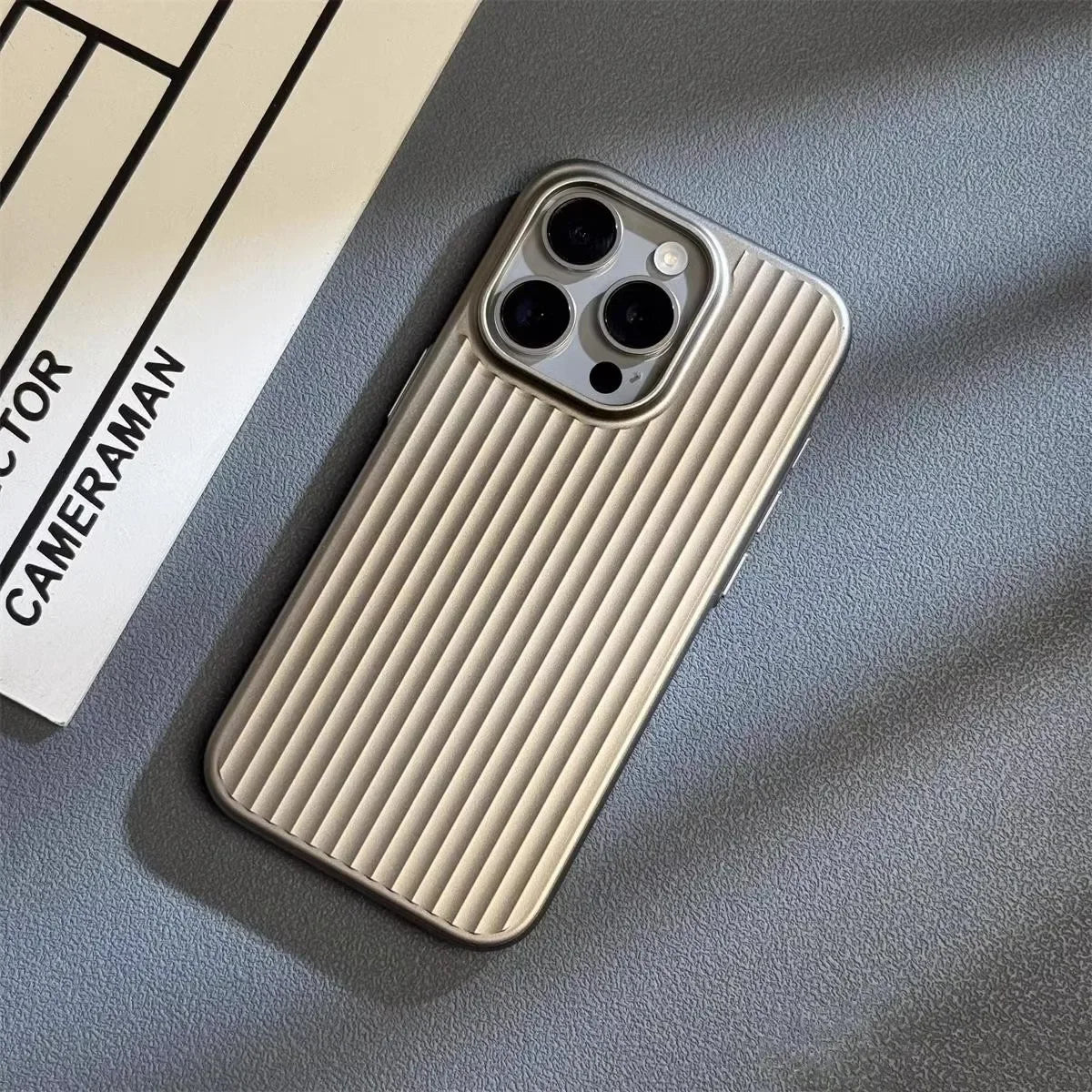 Shieldskin iPhone Hoes | Telefoonhoesje | Valbestendige titanium-look hoes voor iPhone modellen
