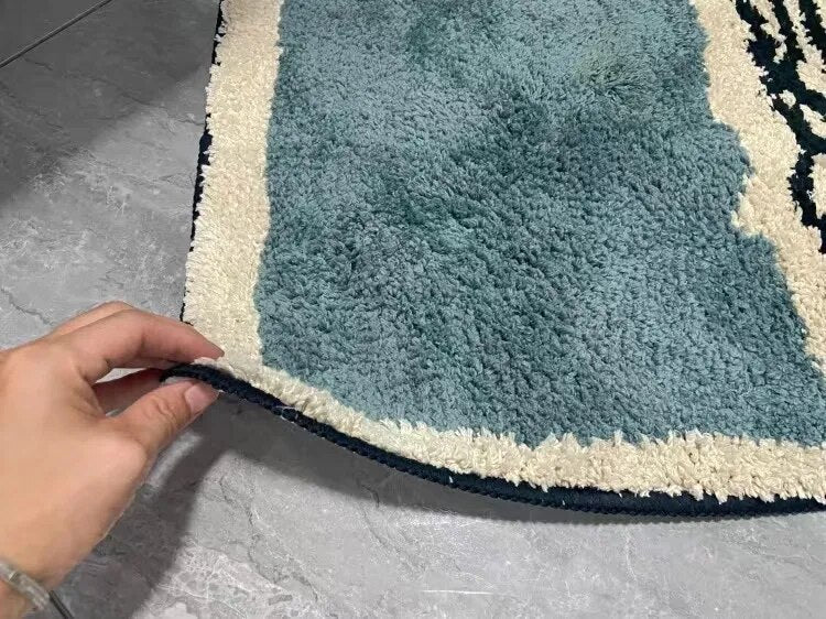 Abstracte antislip badmat met Scandinavisch design