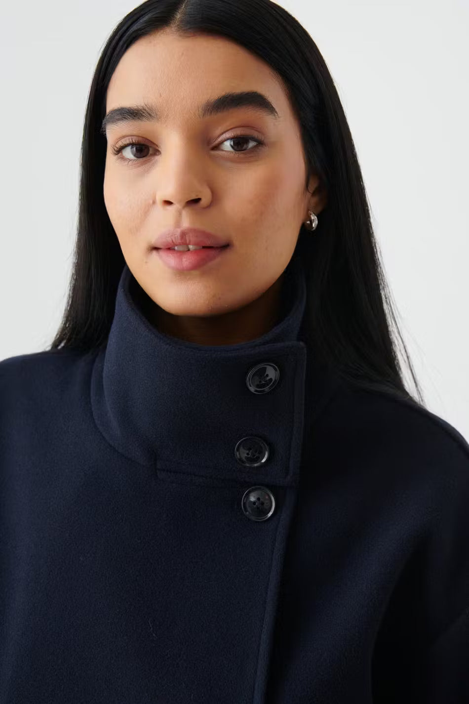 Chique Korte Damesjas voor Herfst – Elegante Kraag en Knoopsluiting, Perfect voor Laagjes, Verkrijgbaar in Meerdere Kleuren