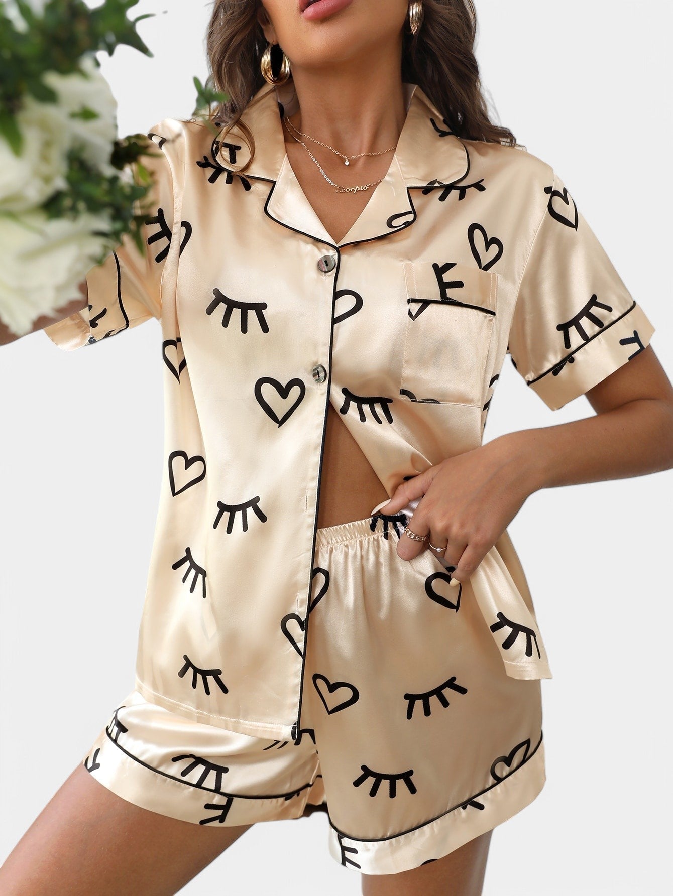 Gleame Tropische Satijnen Pyjamaset | Elegante Biezen | Zacht en Duurzaam Materialen | Korte Broek | Luxueuze Nachtkleding