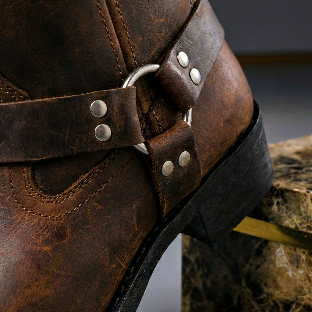 Navando Western Laarzen Heren - Vintage Cowboylaarzen met Harness Riem en Metalen Details - Hoge Herenlaarzen met Dempende Binnenzool, Maat 40 tot 47