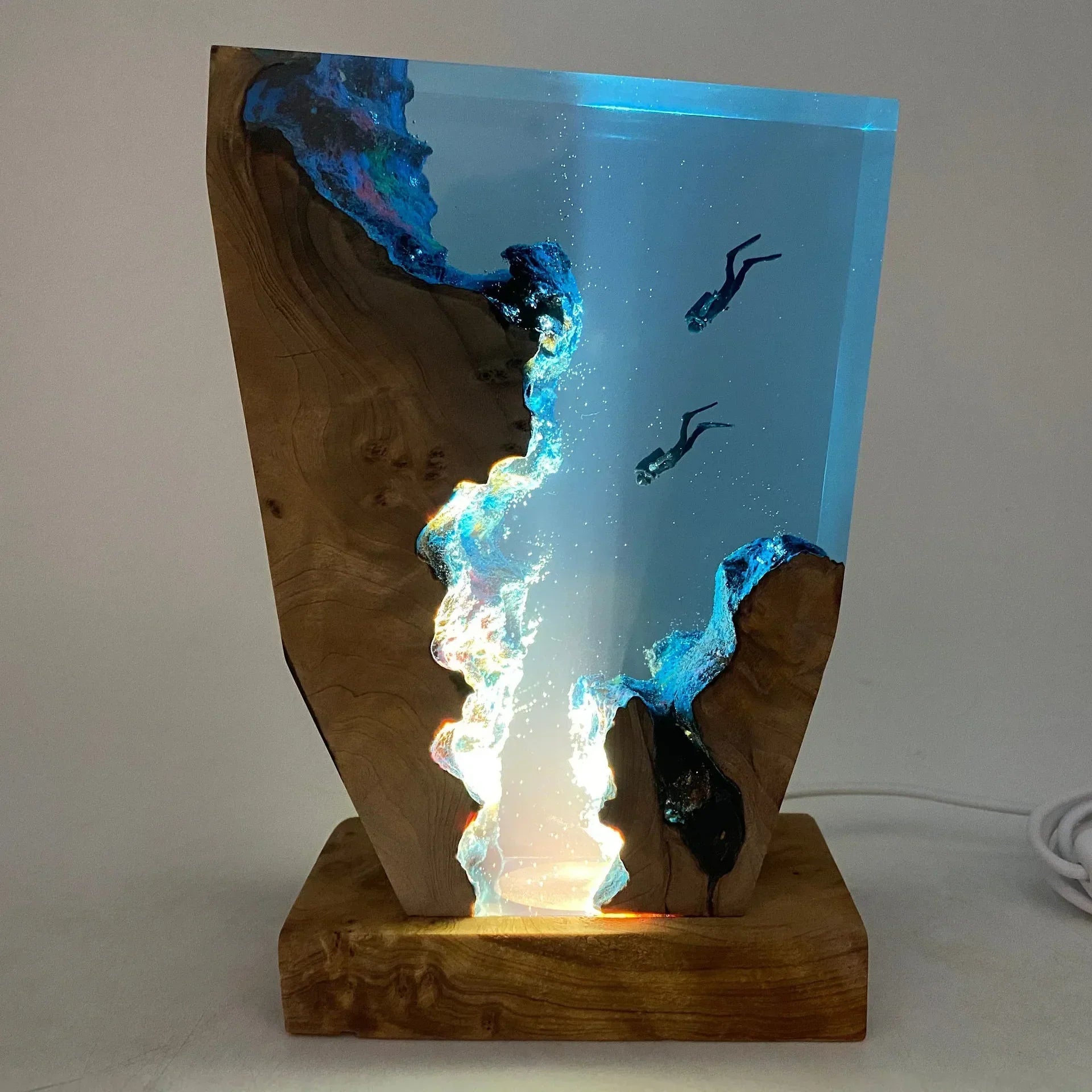 AquaGlow Tafellamp – Handgemaakt Epoxyhars Design – USB Oplaadbaar – LED Sfeerverlichting – Voor Woonkamer of Nachtkastje