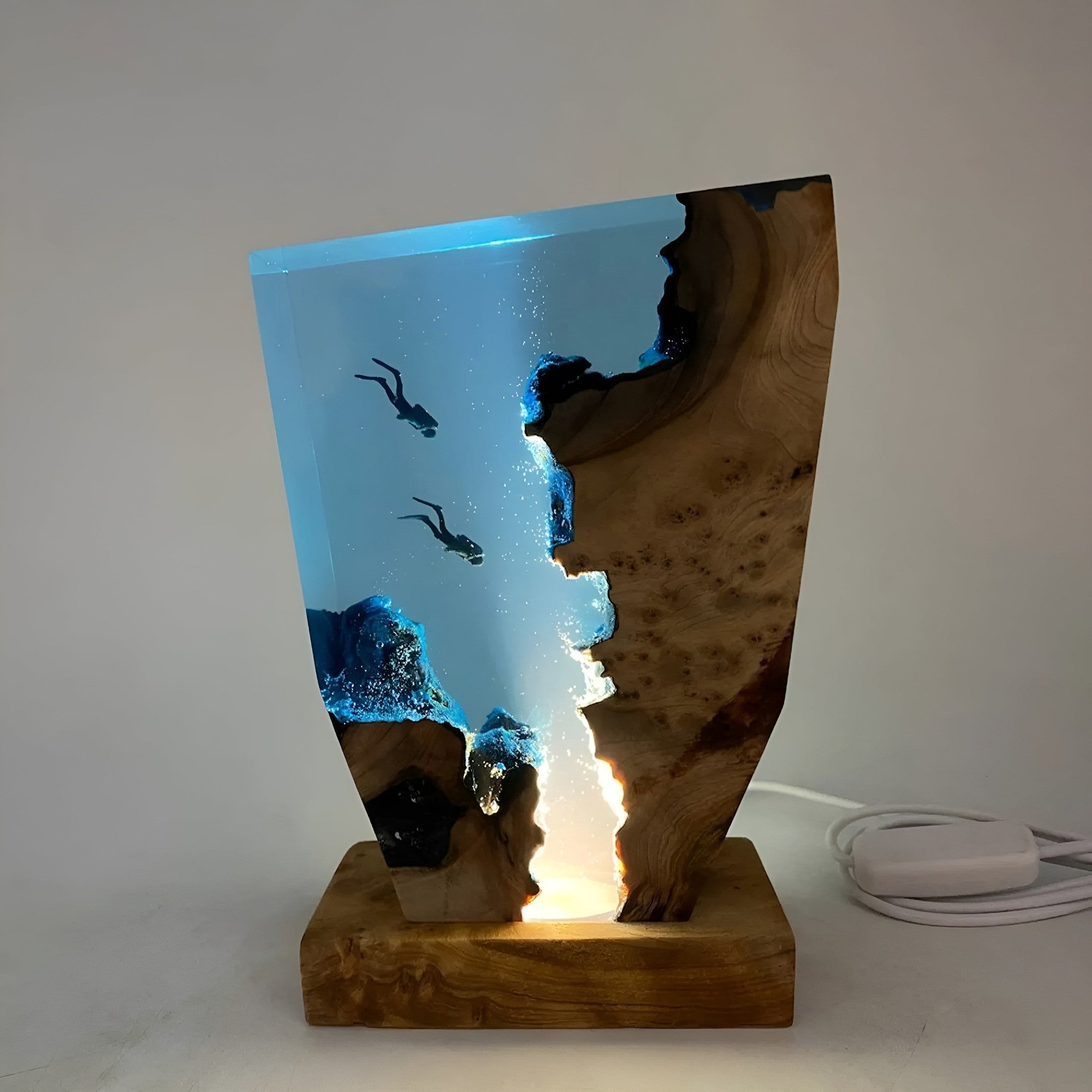 AquaGlow Tafellamp – Handgemaakt Epoxyhars Design – USB Oplaadbaar – LED Sfeerverlichting – Voor Woonkamer of Nachtkastje