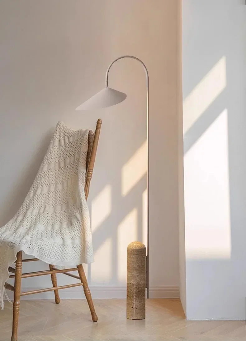 Nordic Arum | Minimalistische Design Vloerlamp met Marmeren Basis | Scandinavisch design vloerlamp | Dimbare LED verlichting | Luxe marmeren voet | Energiezuinig | Moderne elegante stijl | Vloerverlichting voor woonkamer slaapkamer