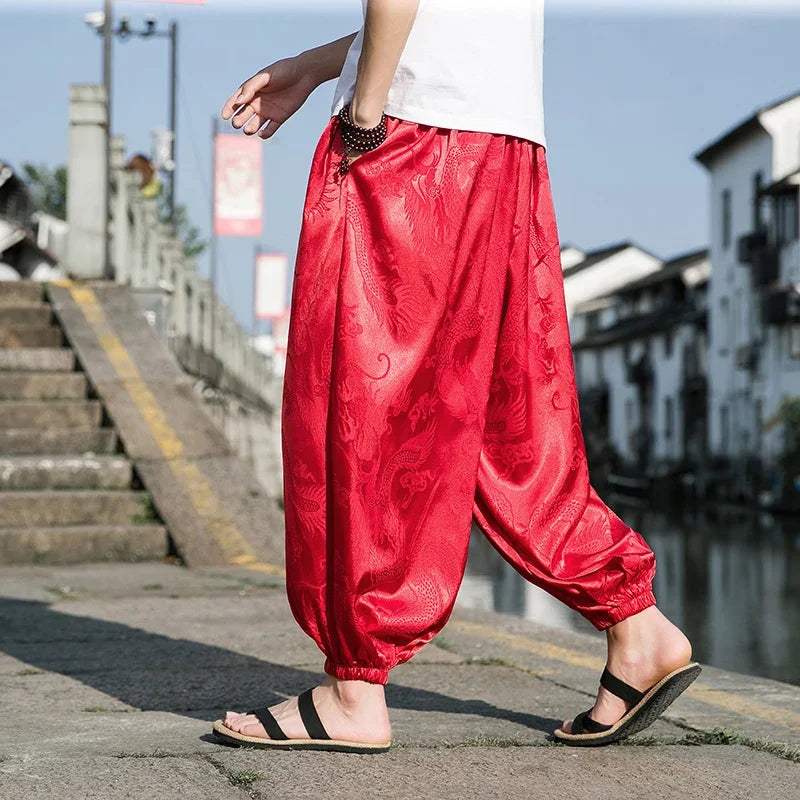 ONLY CARMAKOMA PLUS SIZE stoffen broek met all-over motief, model ONLY CARMAKOMA PLUS SIZE stoffen broek met all-over motief, model