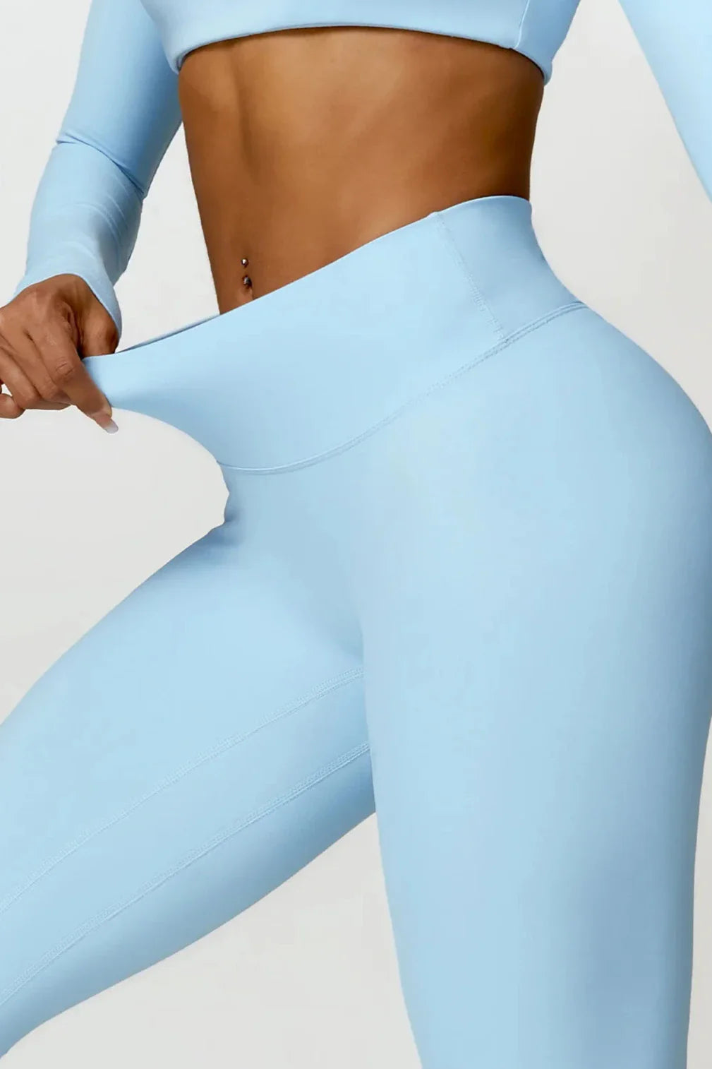 LEONI | Naadloze legging en lange mouw crop top set