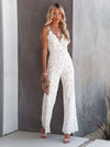 Audriana | Zomerse Kanten Jumpsuit voor Dames | Kanten Mouwloze Jumpsuit met Diepe V-hals | Avondoutfit | Sexy en Geraffineerd | Flatterend Silhouet | Katoen en Polyester | Verkrijgbaar in Kleuren: Wit, Zwart, Rood, Donkerblauw, Maten S-2XL